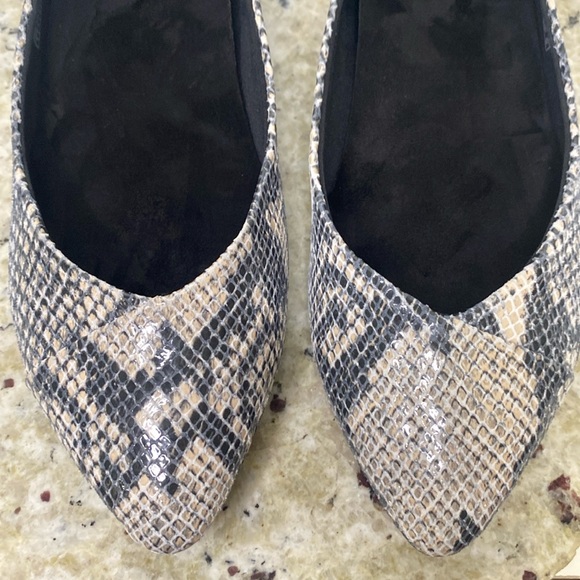 Vionic Caballo Natural Leather Snake Skin Slip
On Pointed Toe Ballet Flats Sz 8 - Picture 13 of 16